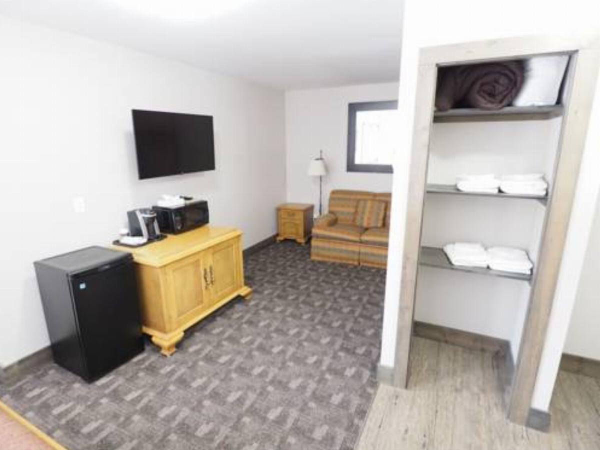 Apex Lodge - 6 Hotel Room Hotel Hedley Canada