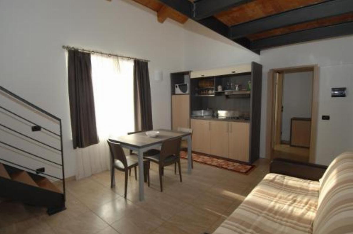 Appartamenti Via Toti 1 Hotel Alba Italy