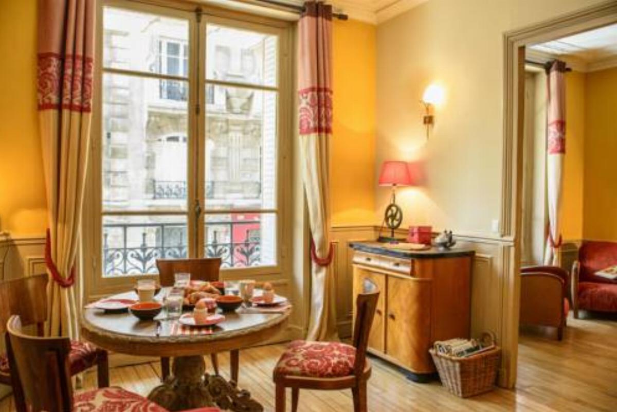 Appartement Montmartre style 1930 Hotel Paris France