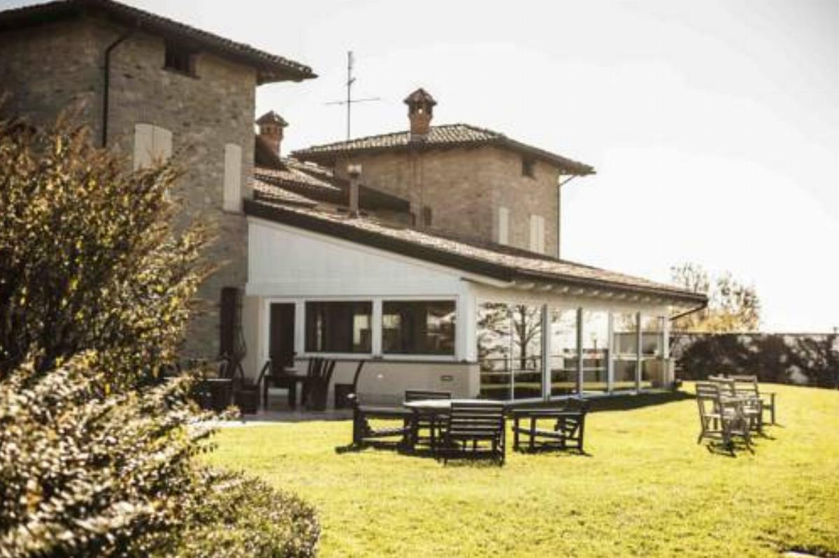 Azienda Agrituristica Alcastlè Hotel Castel Boglione Italy