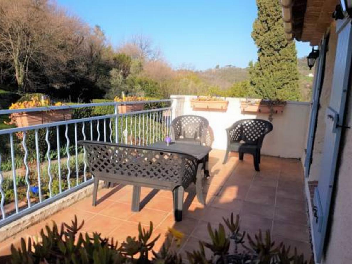 B&B with charm, quiet, kitchen, sw pool. Hotel Grasse France