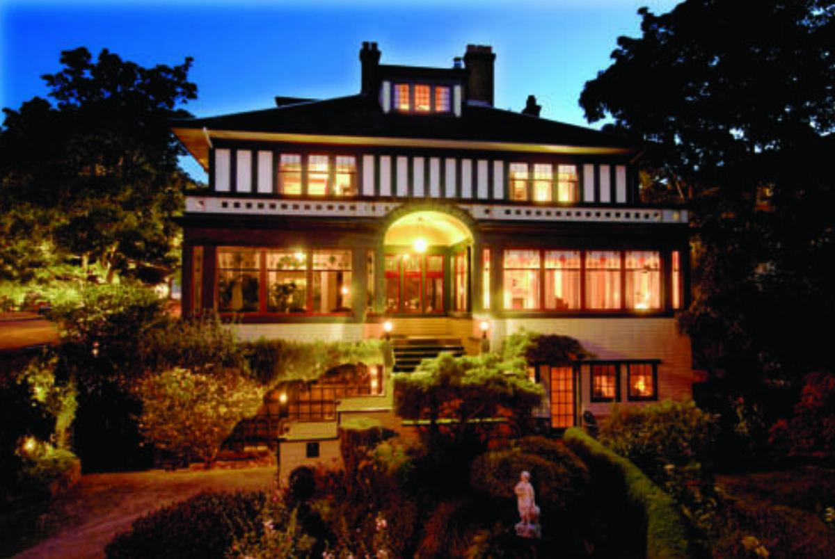 Beaconsfield Bed and Breakfast - Victoria Hotel YYJ Canada