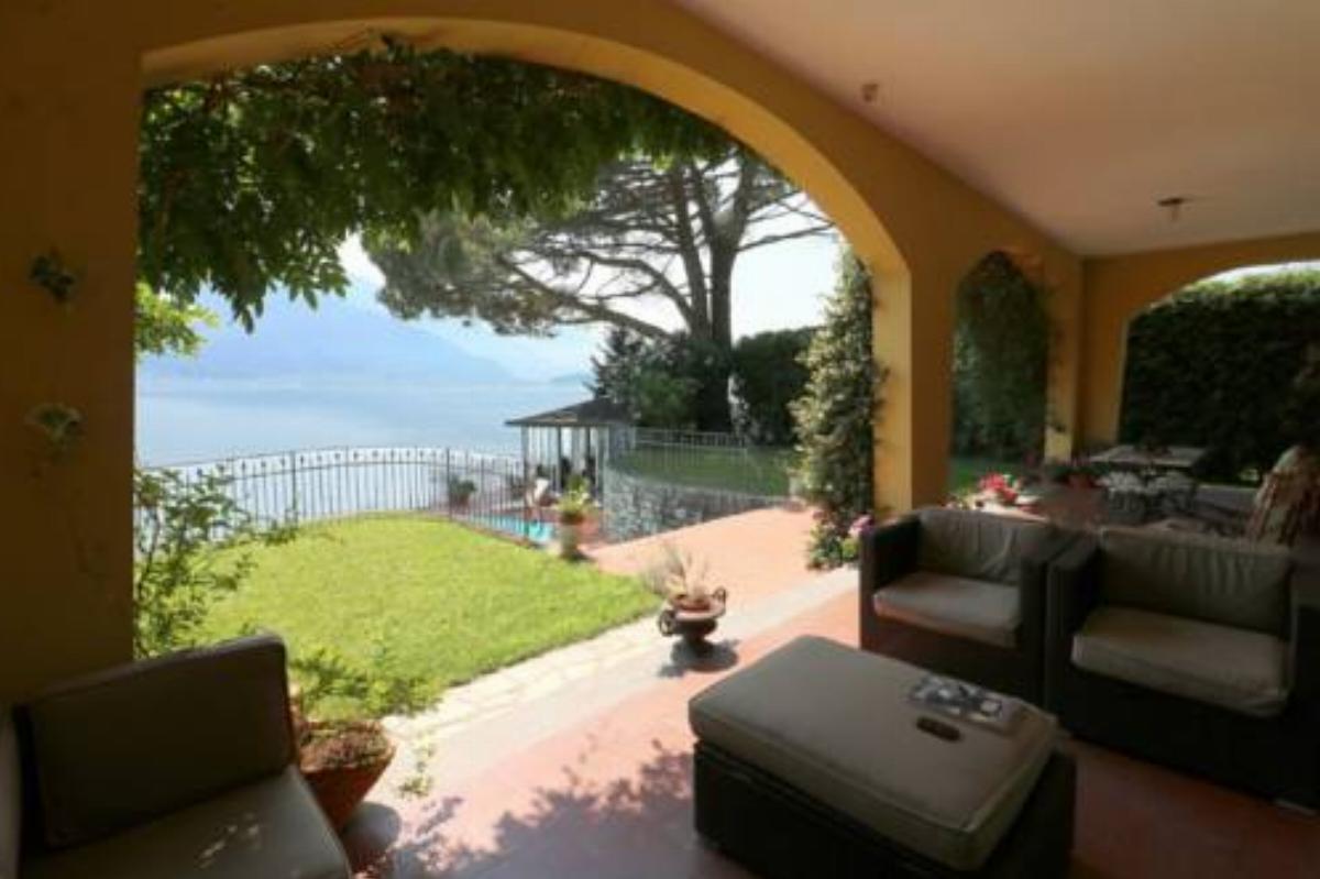 Beautiful 6 bedroom front lake Villa Hotel Gera Lario Italy