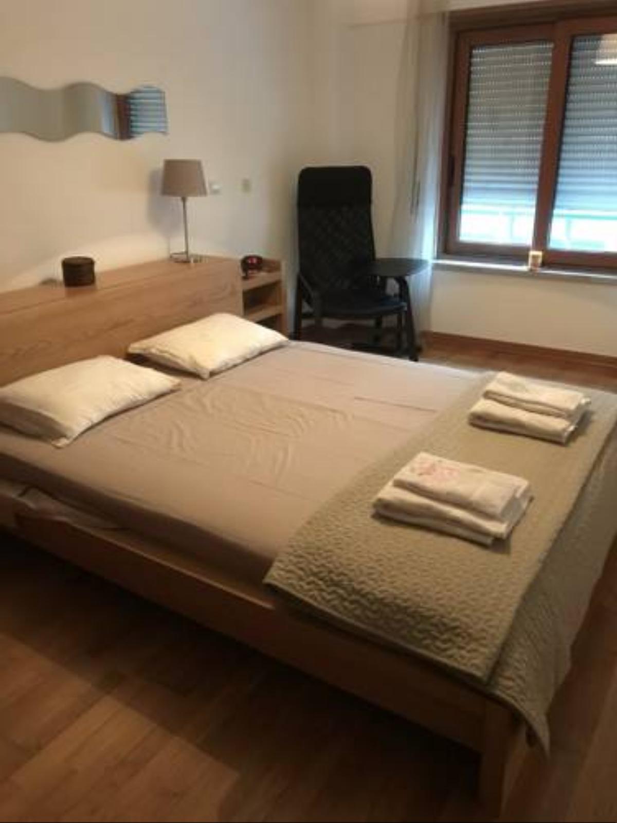 Bed & Breakfast with Private WC, near Lisbon Hotel Carnaxide Portugal