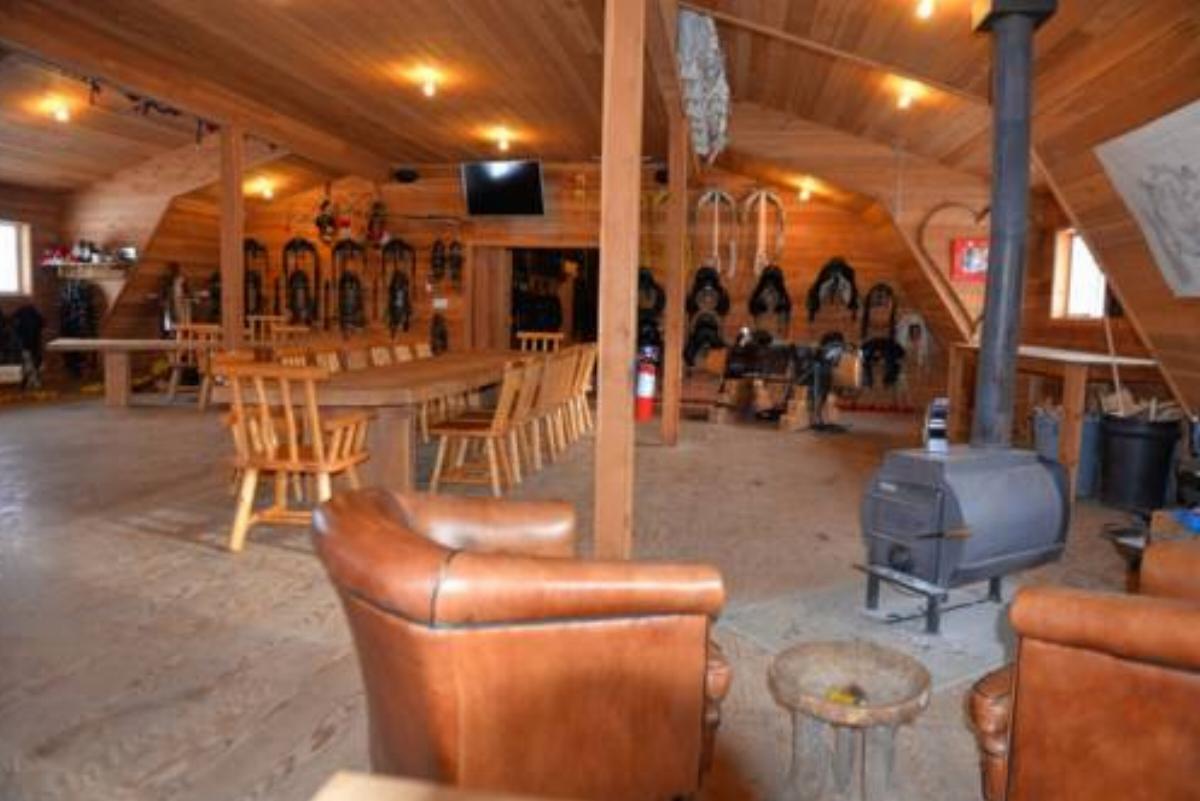 Best Cozy Barn in the Canadian Rocky Mountains! Hotel Lake Windermere Canada
