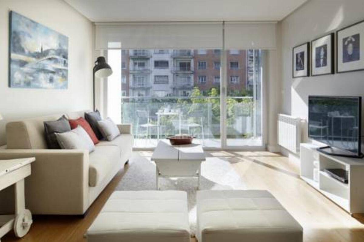 Black & White 3 Apartment by Feelfree Rentals Hotel San Sebastián Spain