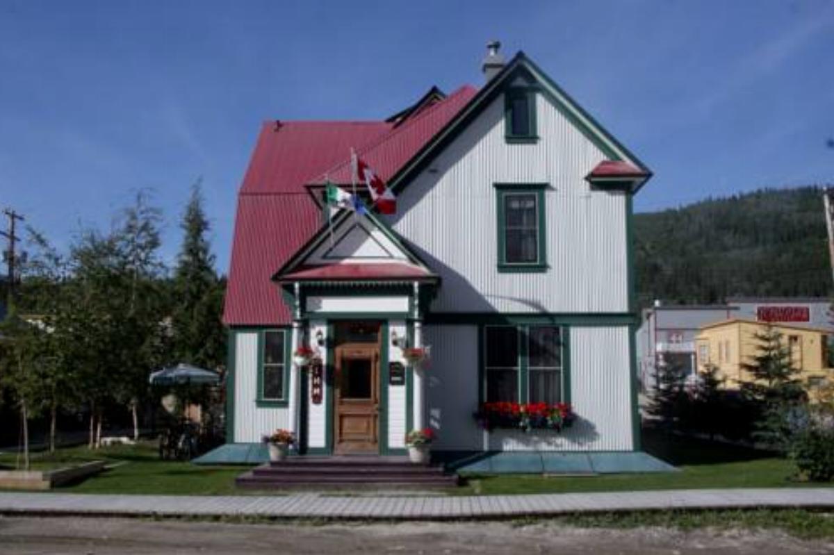 Bombay Peggy's Victorian Inn & Pub Hotel Dawson City Canada