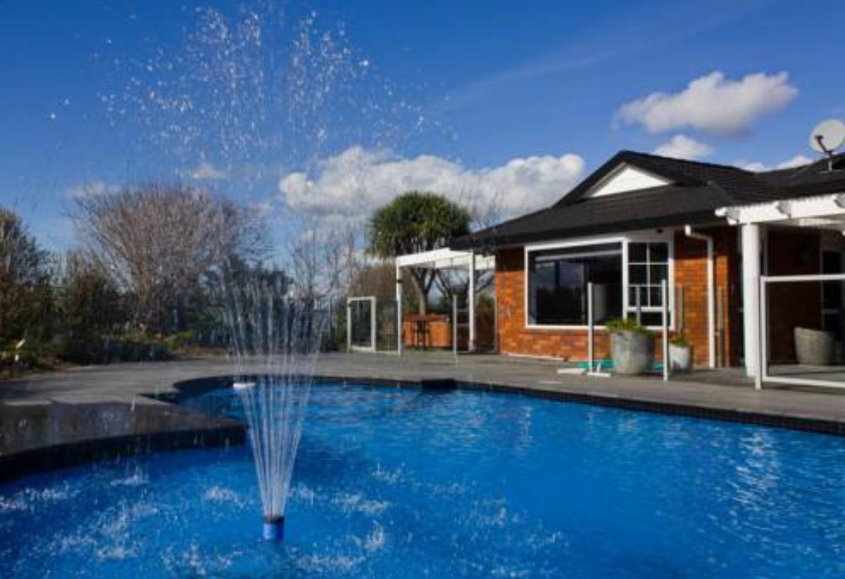 Brown Cow Pool Apartment Hotel Levin New Zealand