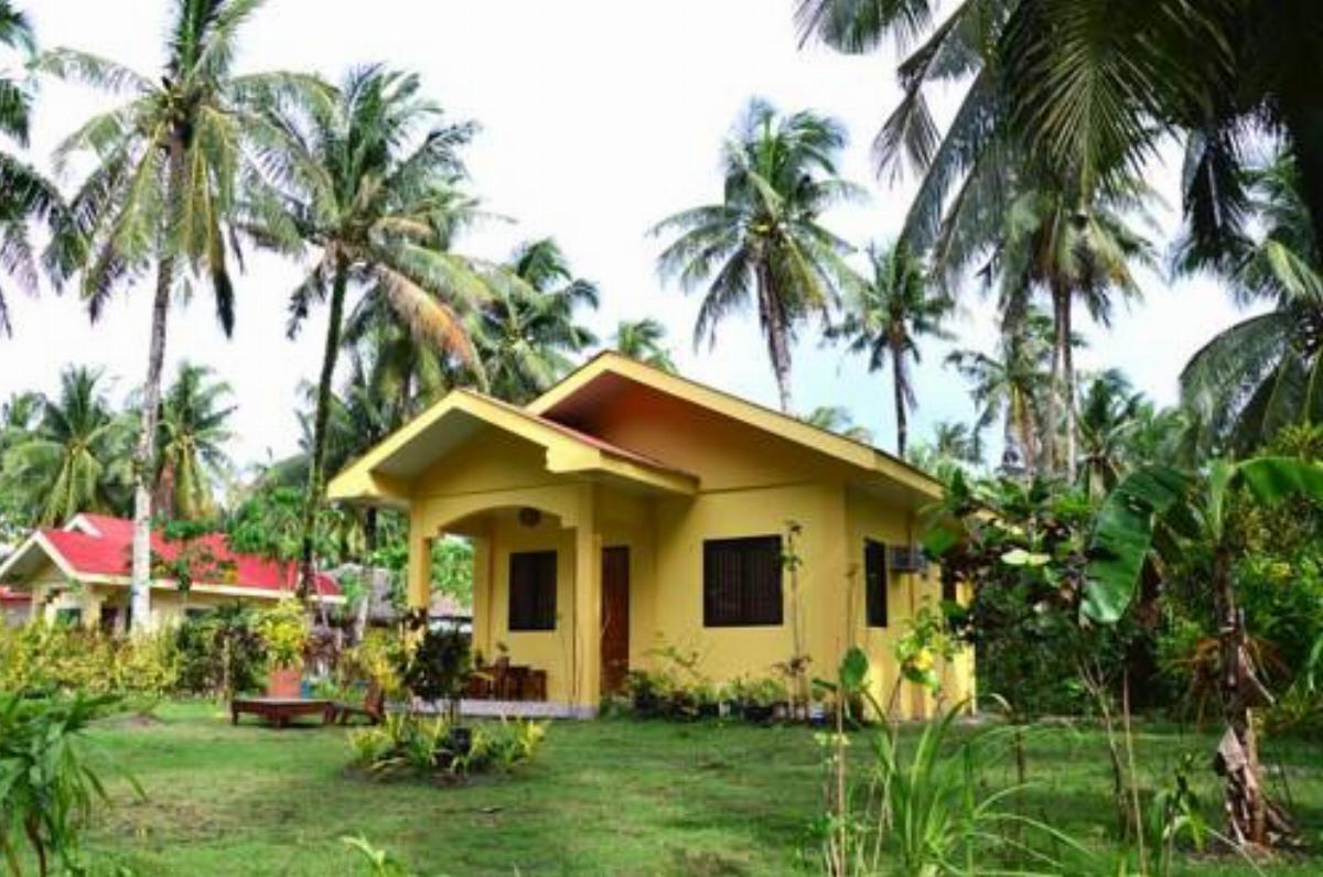 Buko Yellow House with Big Garden Hotel General Luna Philippines