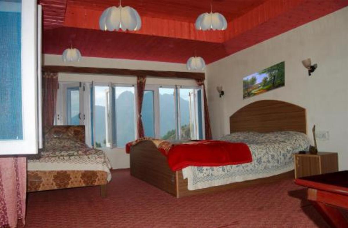 Calm Holiday Inn Hotel Chak-i-Dāra India