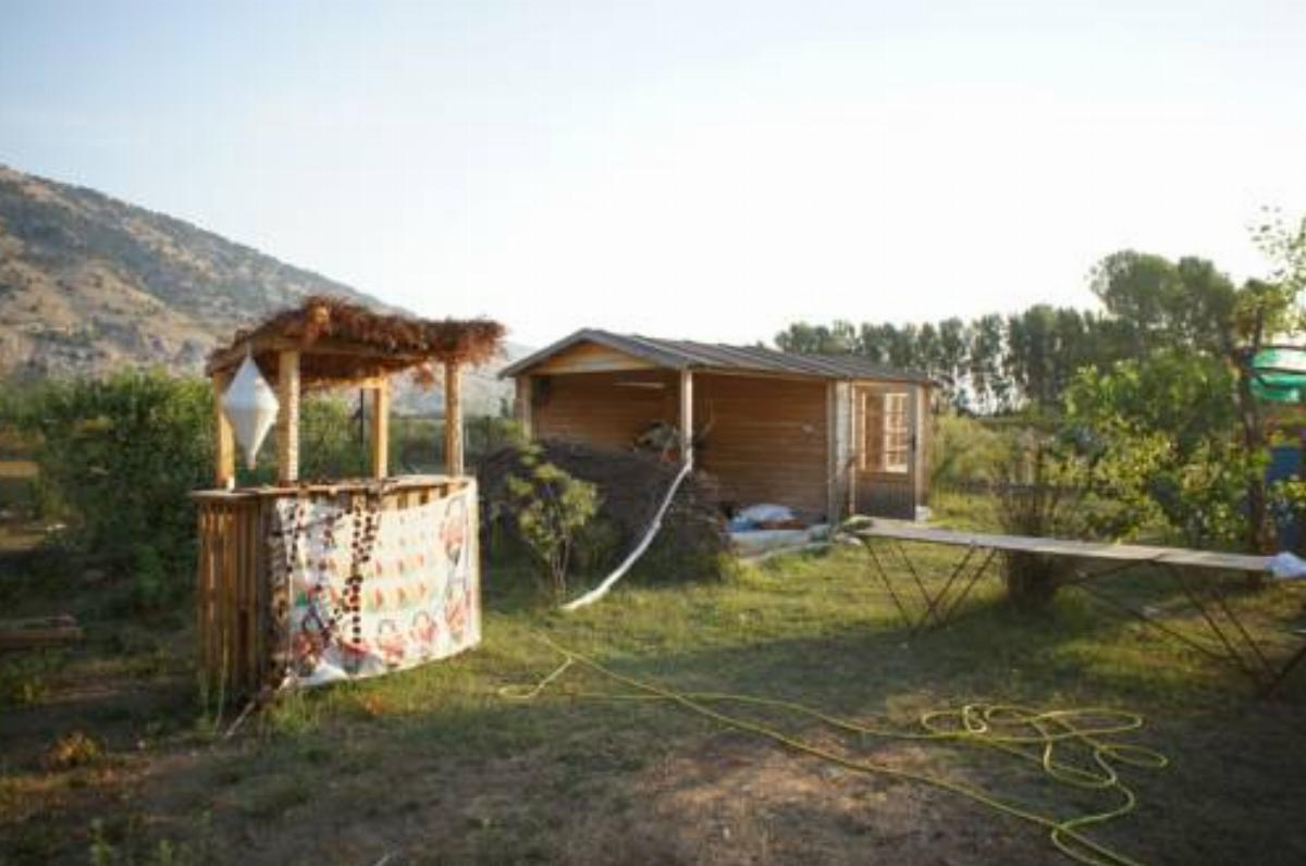 Camping Clandestino Hotel Baks-Rrjoll Albania