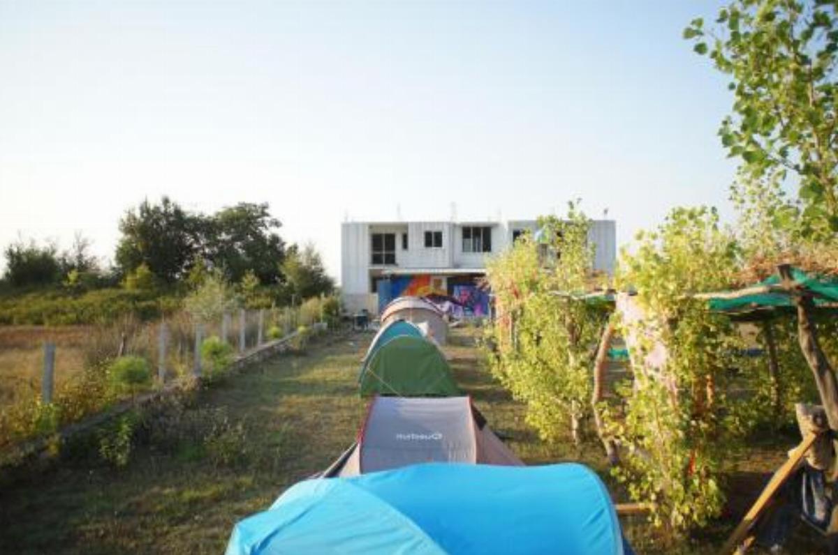 Camping Clandestino Hotel Baks-Rrjoll Albania