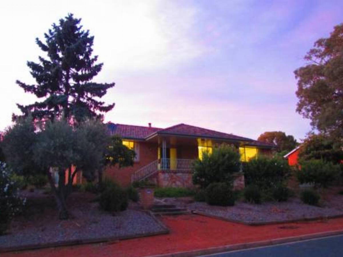 Canberra Weekender Hotel Lyons Australia