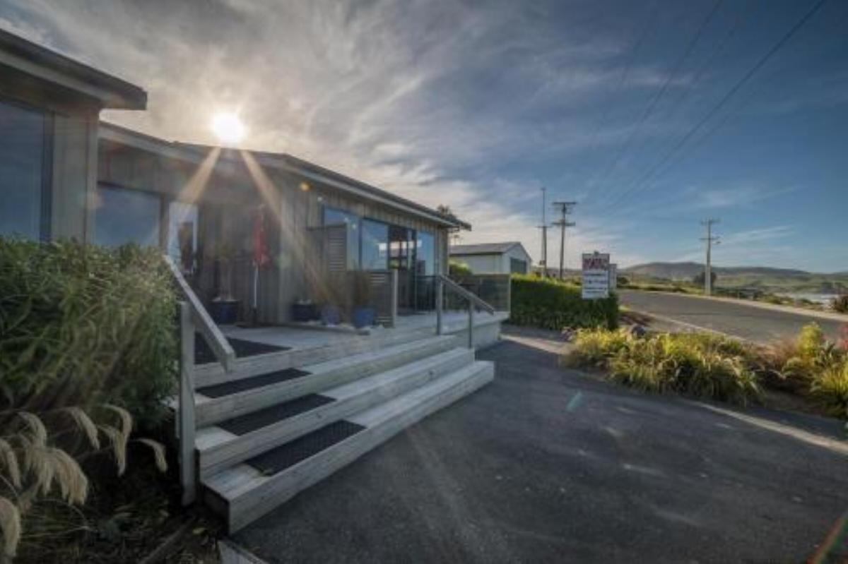 Cardno's Accommodation Hotel Kaka Point New Zealand