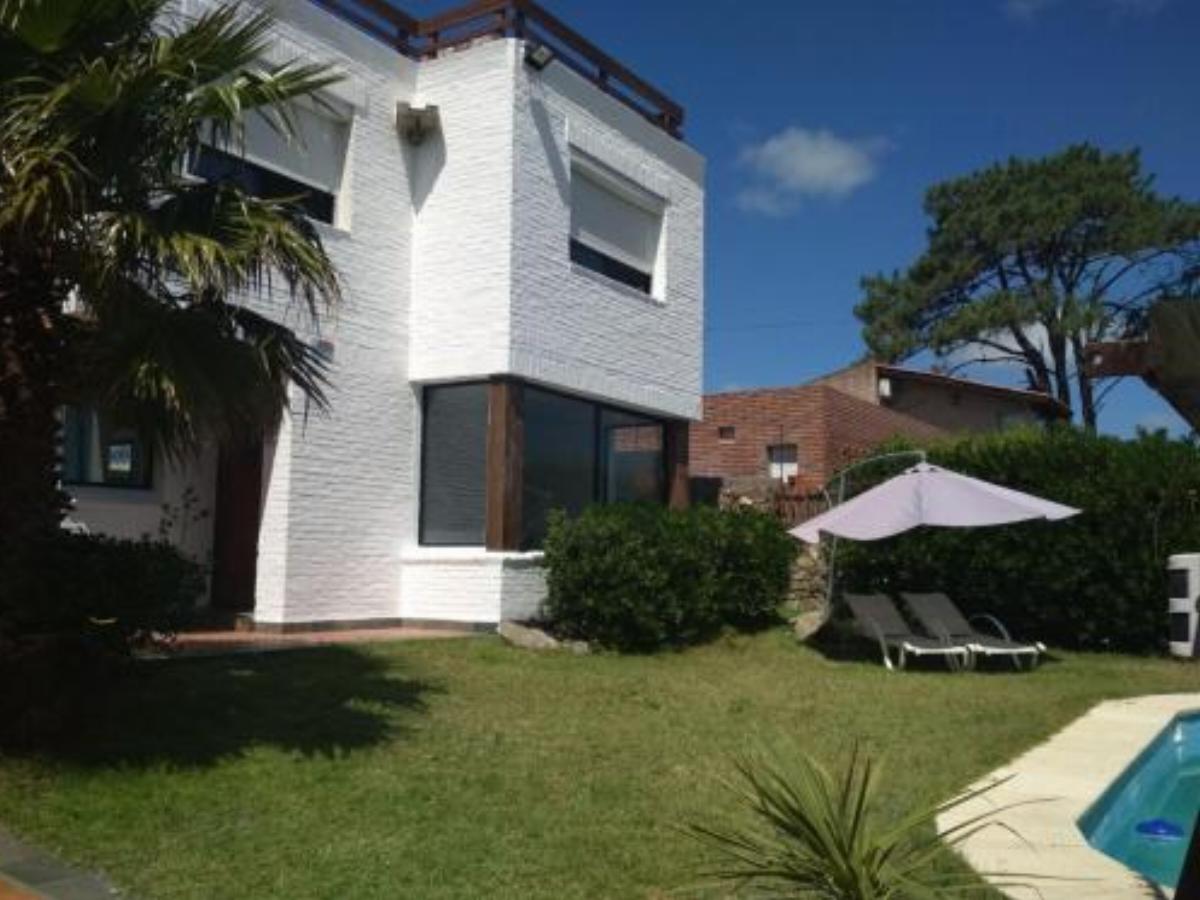 Casa Blanca playa piscina Hotel Ciudad de la Costa Uruguay