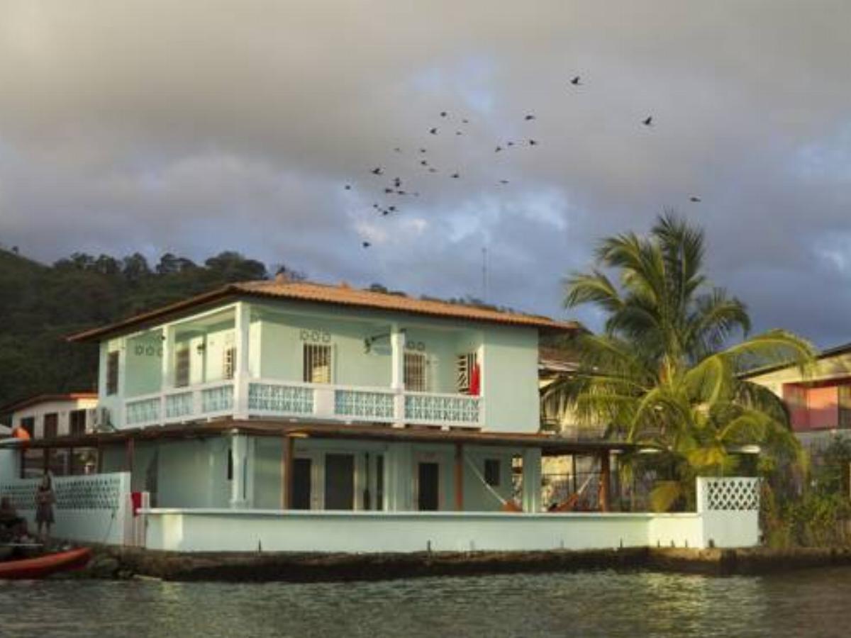 Casa del Rayo Verde, Hotelito Solidario Hotel Portobelo Panama