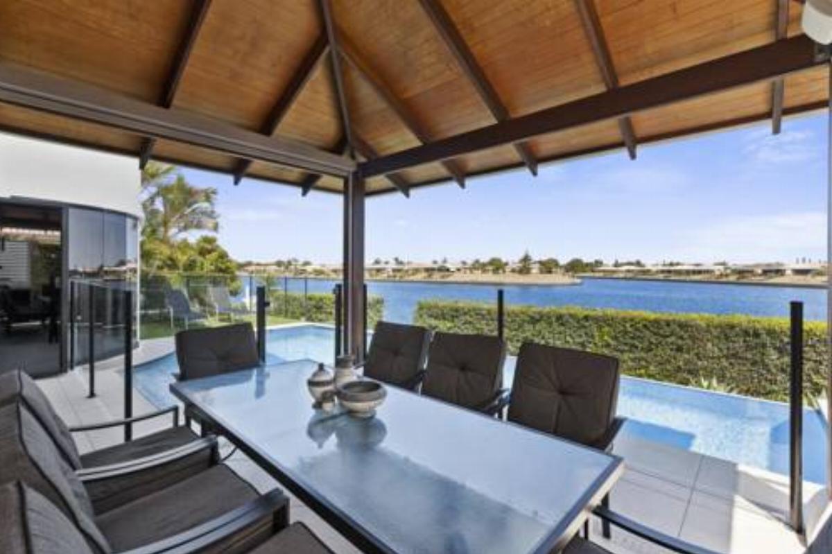 Casa Majorca - Luxury Waterfront with Pool, Pontoon and WiFi Hotel Buddina Australia