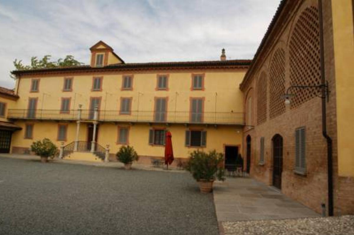 Cascina La Carlotta Hotel Castel Boglione Italy