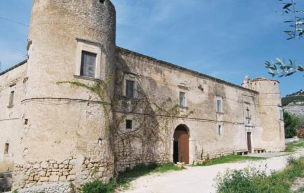 Castello di Macchia A Hotel Monte SantʼAngelo Italy