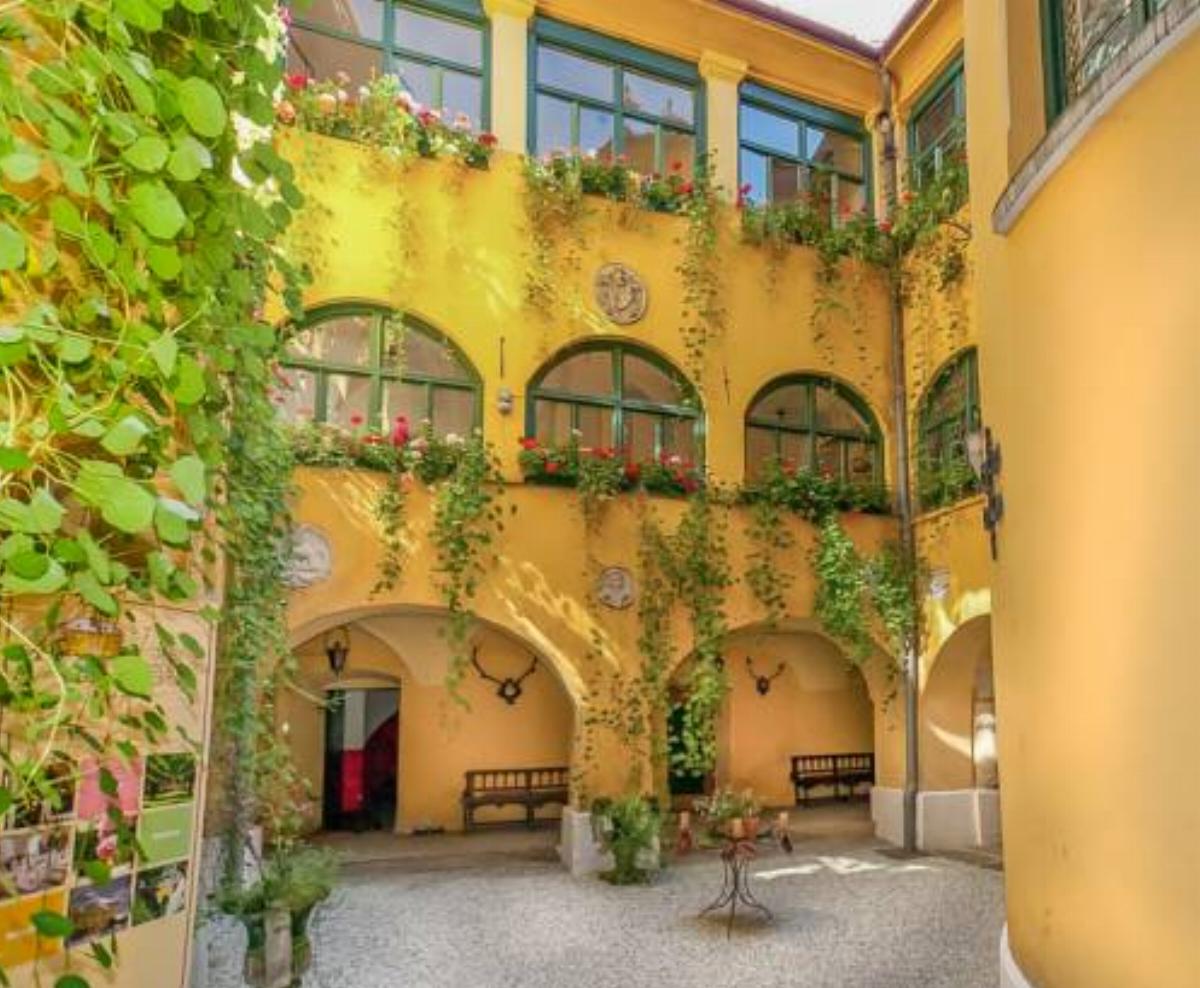 Castello Schloss Lichtengraben Hotel Bad Sankt Leonhard im Lavanttal Austria