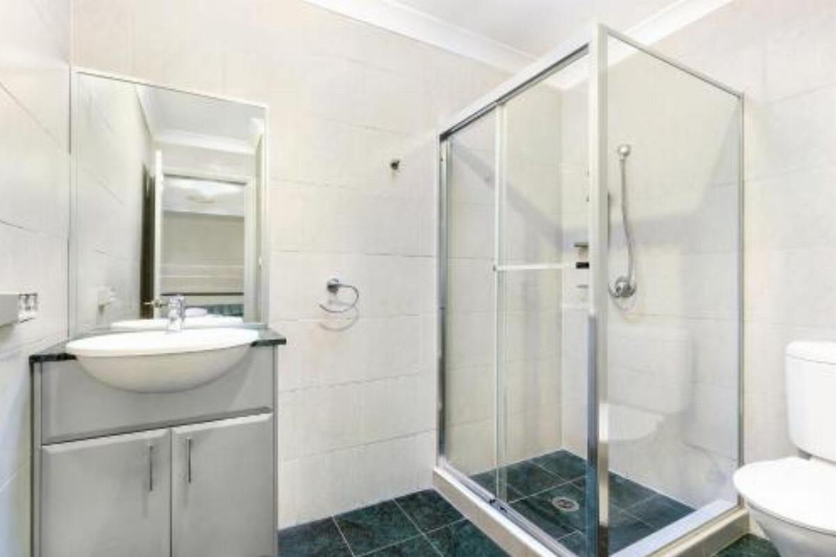 Castle Hill Self-Contained Modern Four-Bedroom House (128 HAR) Hotel Castle Hill Australia