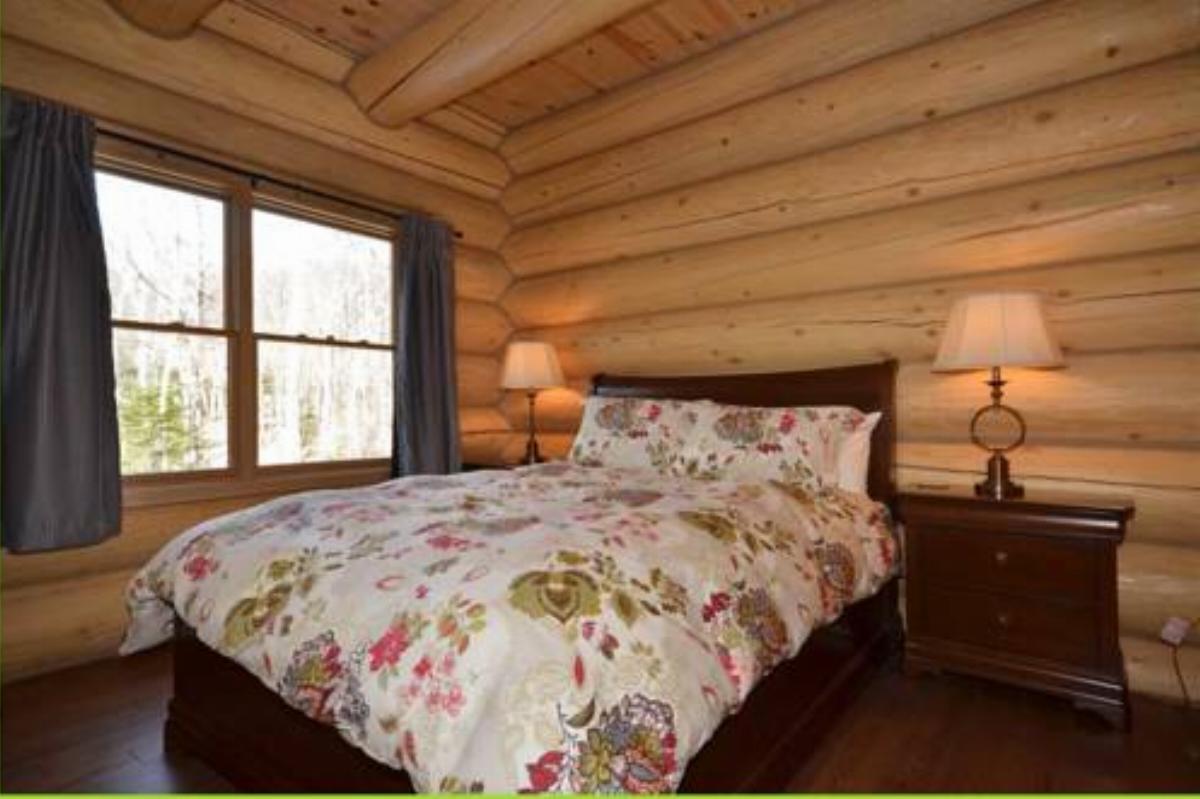 Chalet Four Bears Hotel Labelle Canada