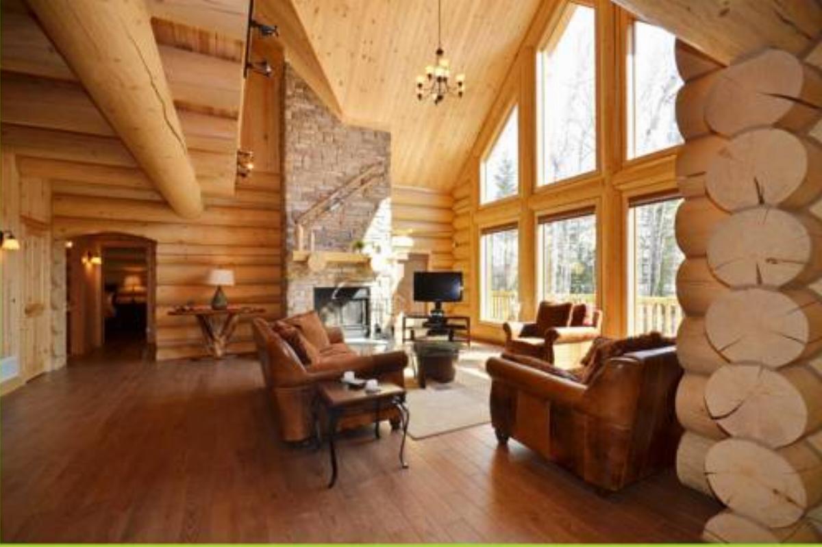 Chalet Four Bears Hotel Labelle Canada