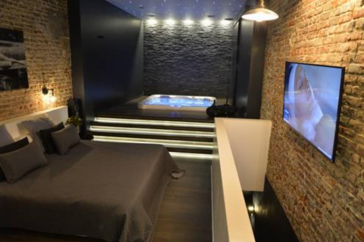 chambre avec jacuzzi sauna privatif Hotel, Brussels - overview
