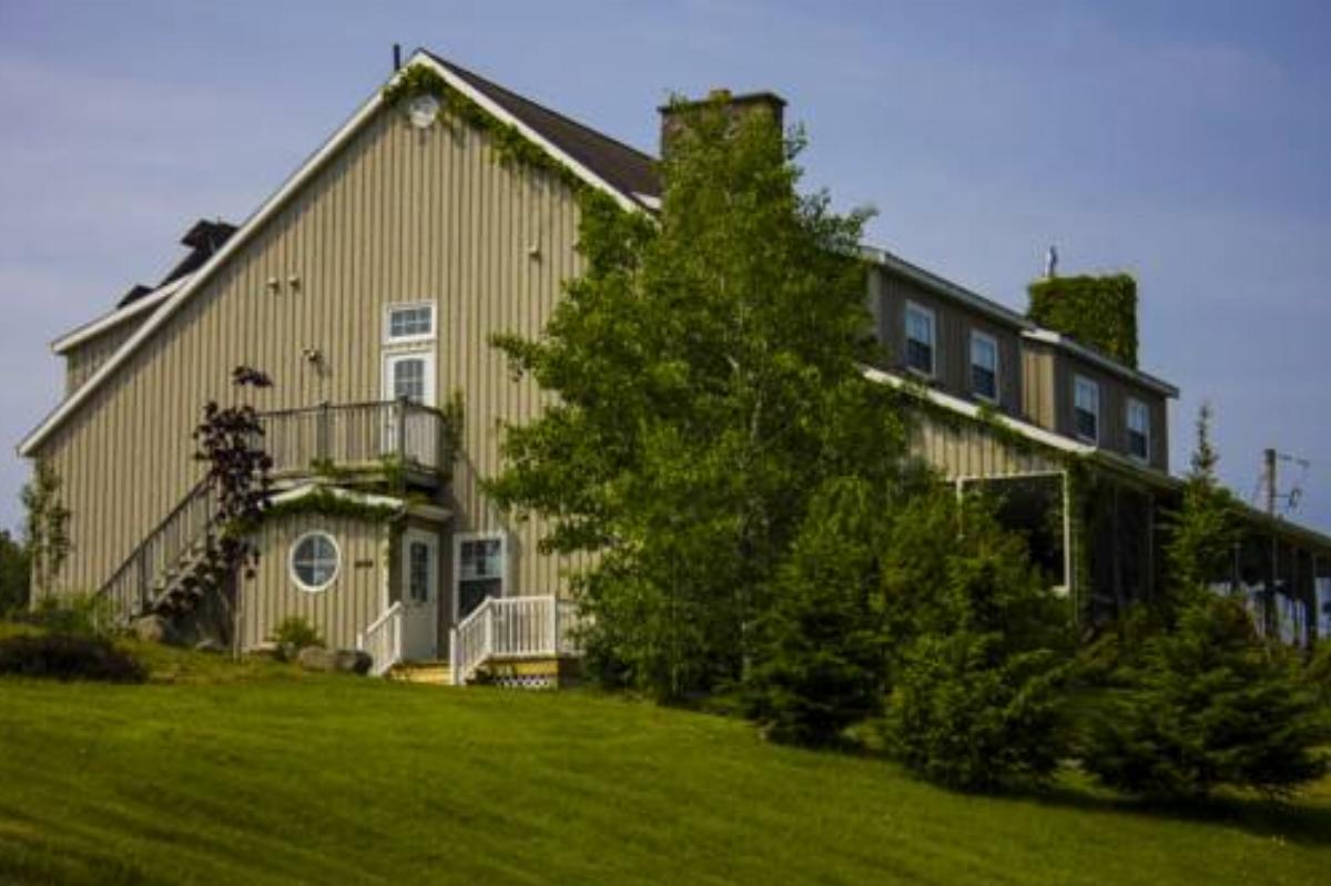 Chanterelle Inn & Cottages featuring Restaurant 100 KM Hotel Indian Brook Canada