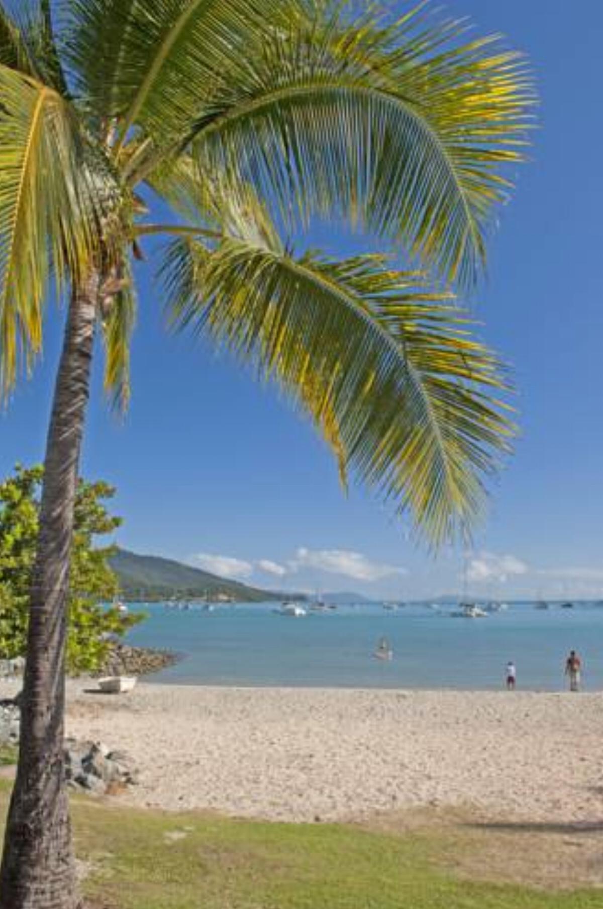 Colonial Court Holiday Apartments Hotel Airlie Beach Australia