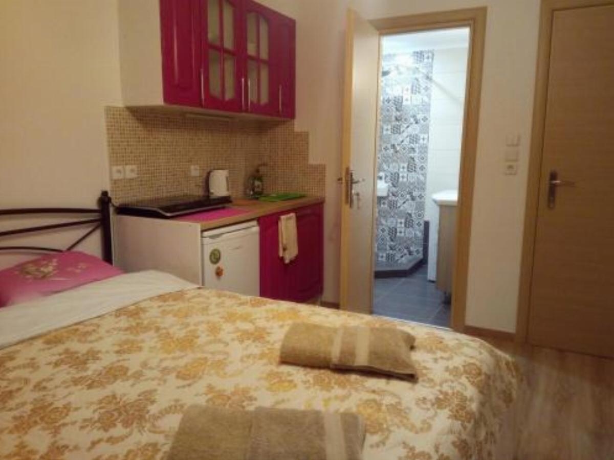 Comfortable inexpensive apartmets near metro Hotel Athens Greece
