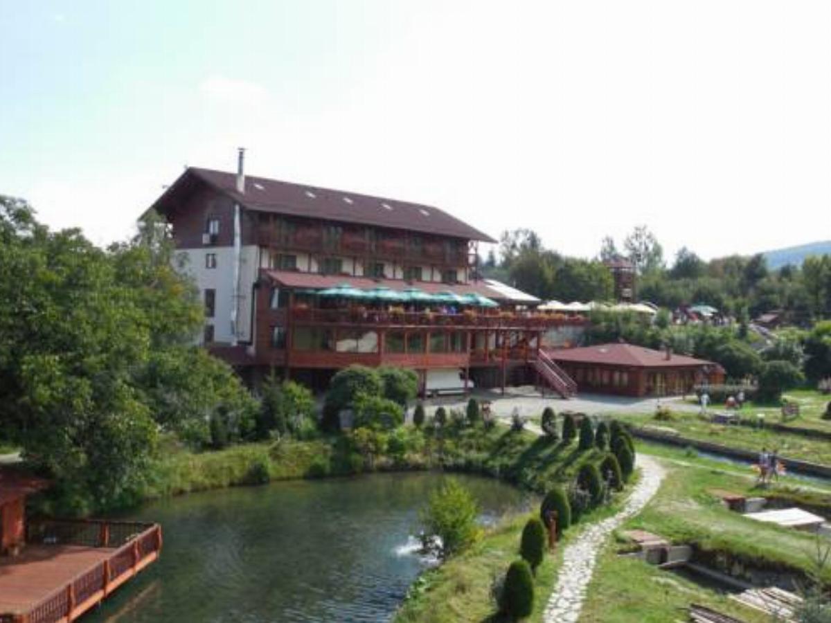Complex Pastravaria Albota Hotel Arpaşu de Sus Romania