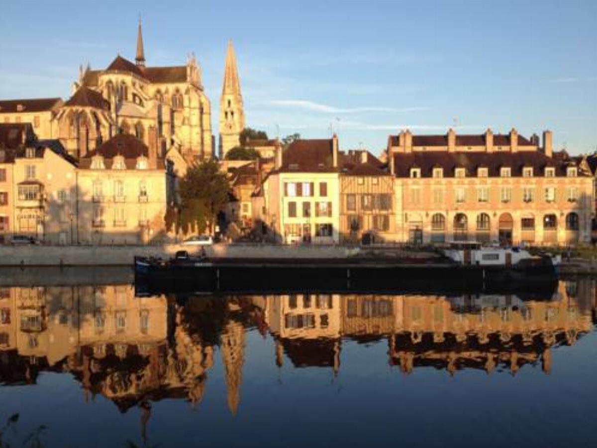 Confort et Modernité sur les Quais Hotel Auxerre France