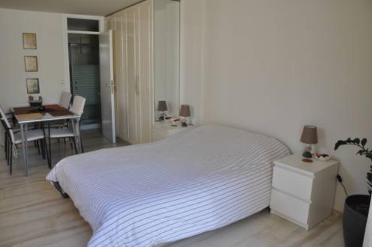 Cosy Studio with Garden / Individual apartment Hotel Athens Greece