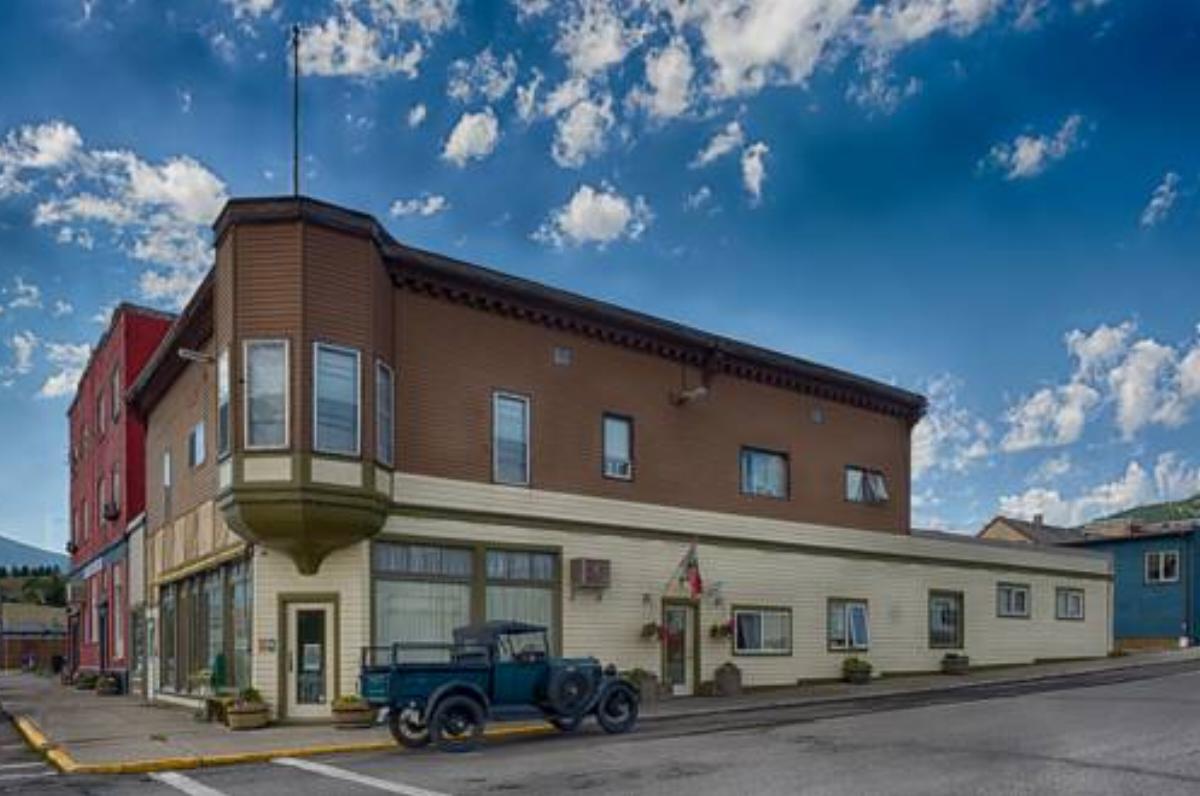 Country Encounters Accommodations Hotel Coleman Canada