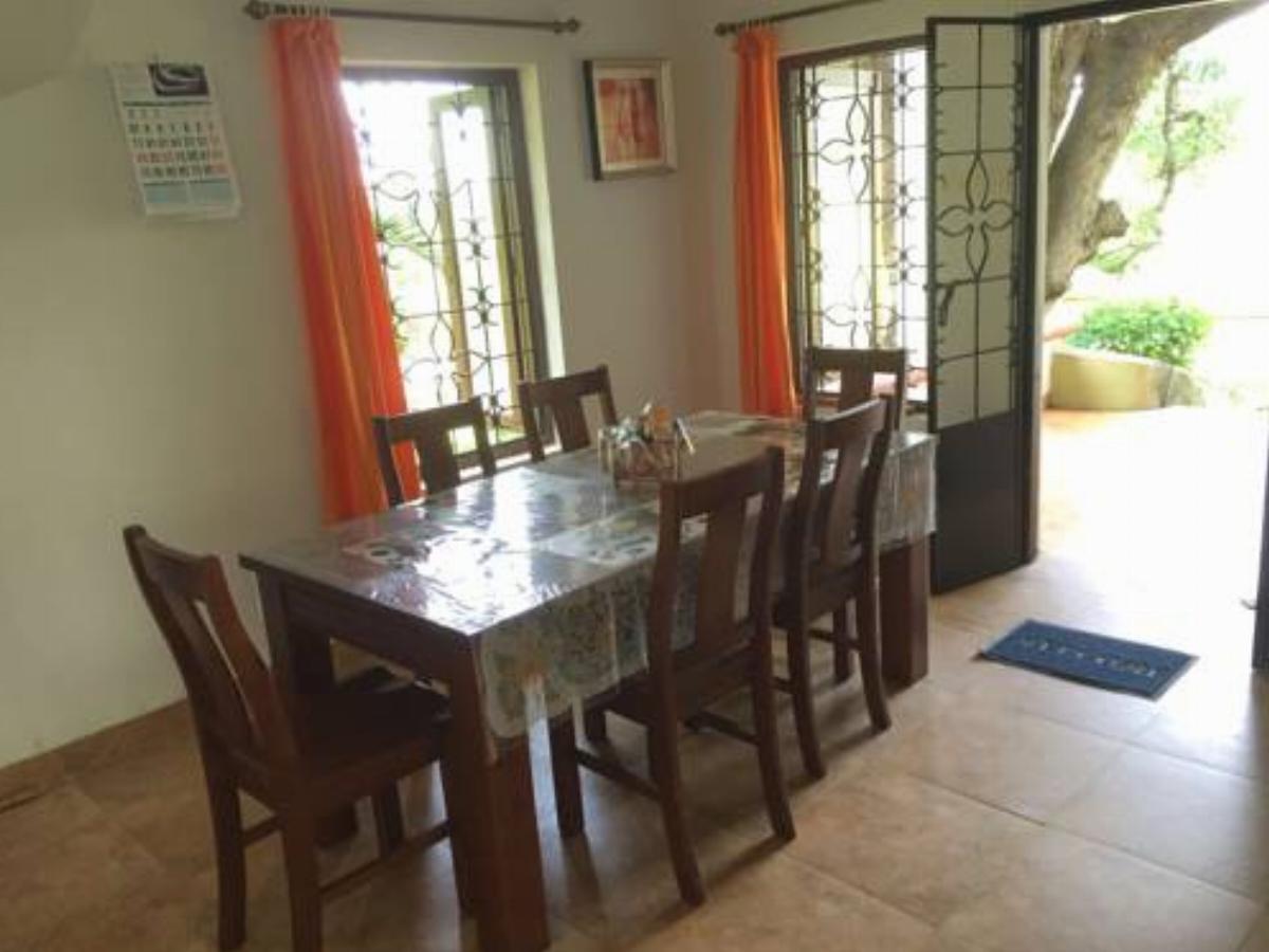 Cozy 3 BHK Holiday Villa with pool and private parking Hotel Guirim India