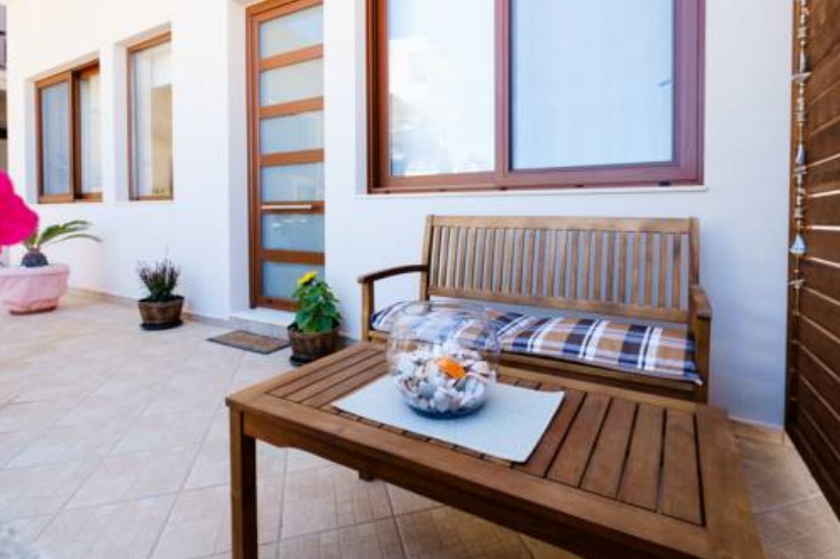 Cozy Home steps from old Port, Seafront & Parking Hotel Kolymvari Greece