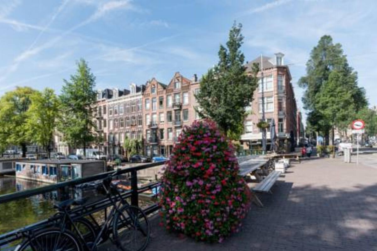 Cozy Water Houseboat Hotel Amsterdam Netherlands