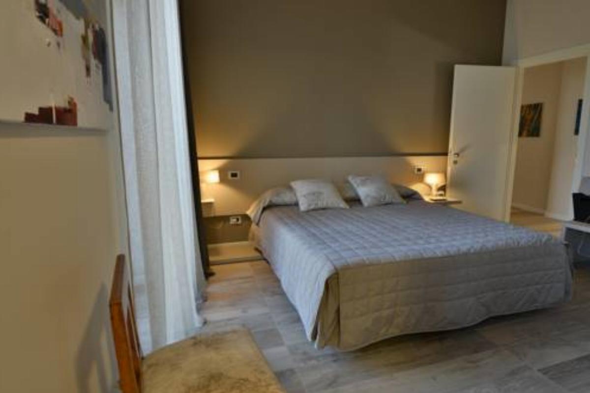 Daman Rooms & Breakfast Hotel Barzanò Italy