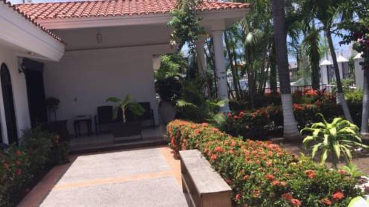 Departamento a dos cuadras de la playa y con alberca (ZONA DORADA) Hotel Isla La Piedra Mexico