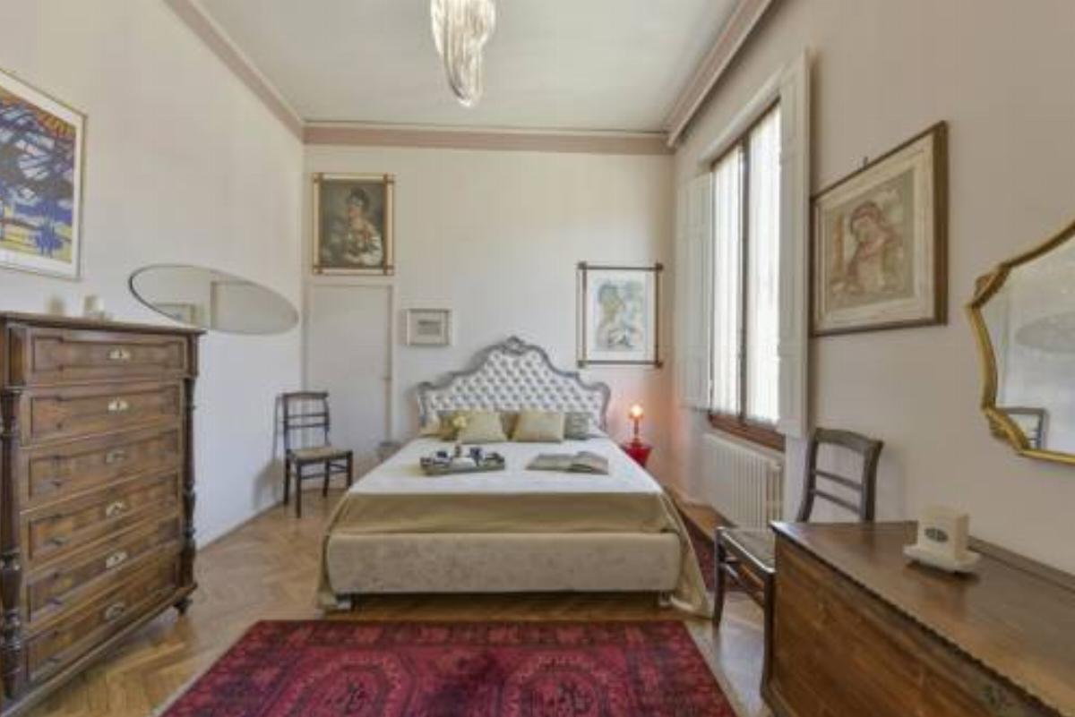 Donna Mara Halldis Apartment Hotel Florence Italy