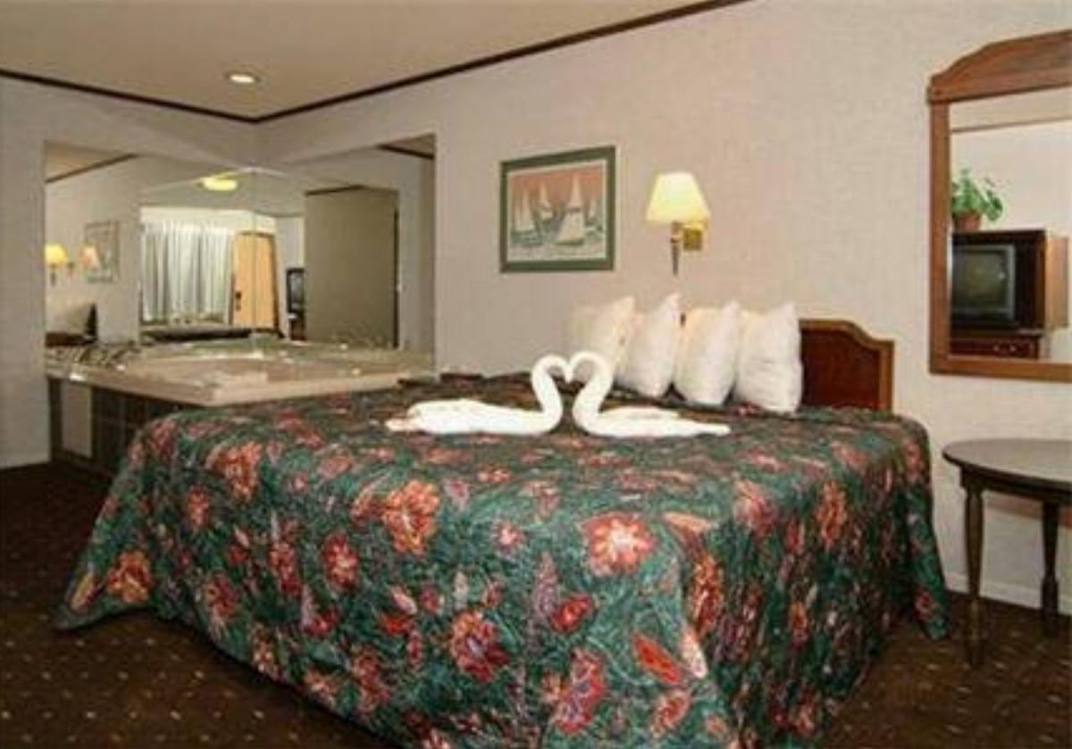 Econo Lodge Bayview Hotel Mackinaw City USA