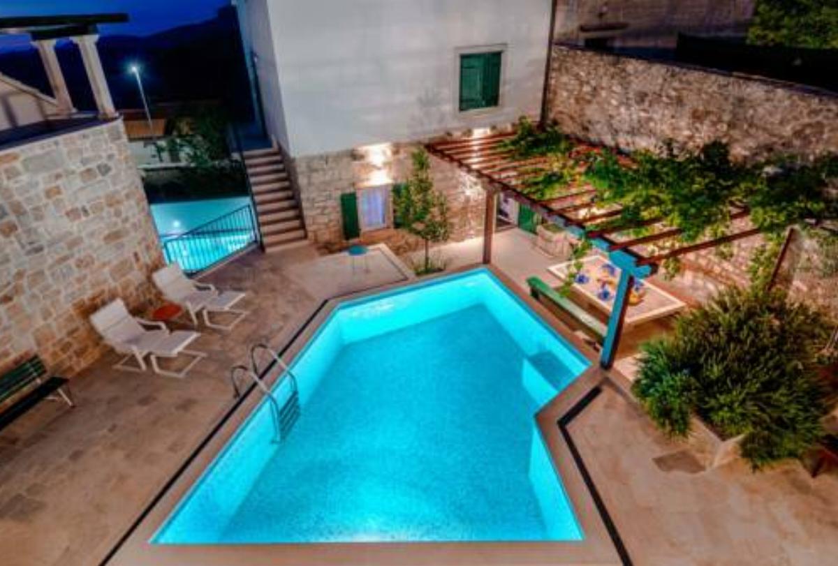 Eternity with pool Hotel Donji Humac Croatia