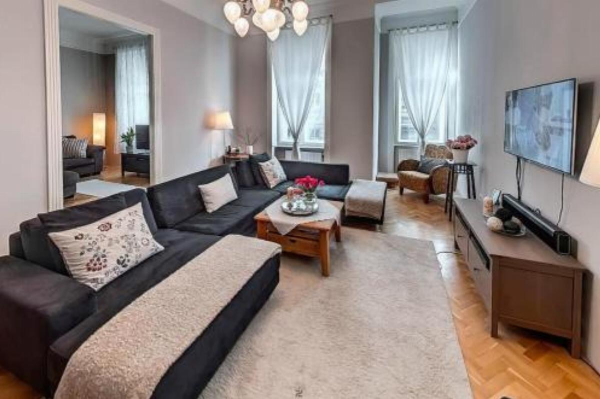 Exclusive Suit with 3 rooms next to Castle Hotel Budapest Hungary