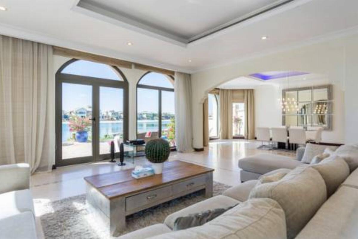 Five Bedroom Villa in Palm Jumeirah by Deluxe Holiday Homes Hotel Dubai United Arab Emirates