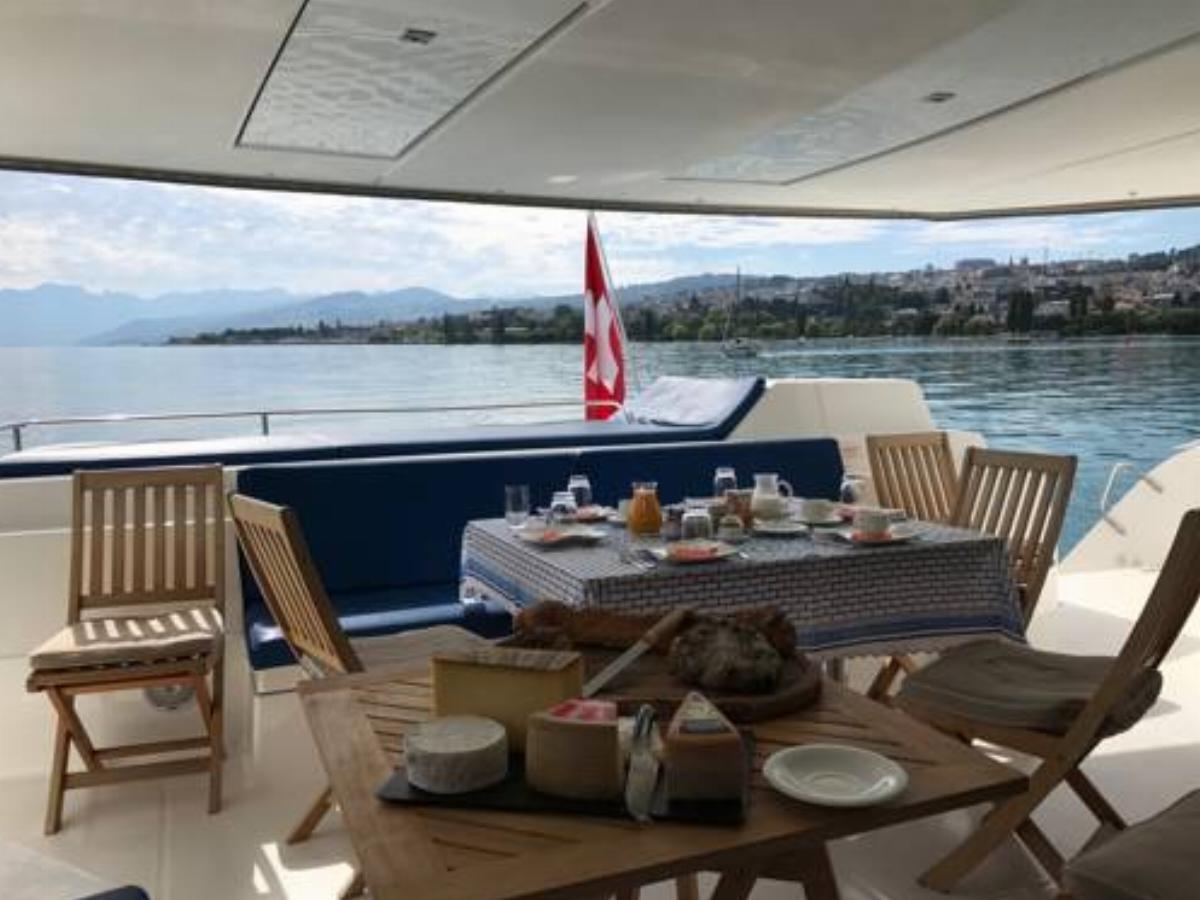 Floatinn Boat-BnB Hotel Geneva Switzerland