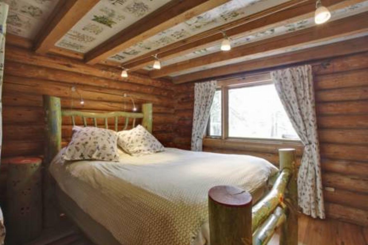 Folk Tree Lodge Hotel Bragg Creek Canada