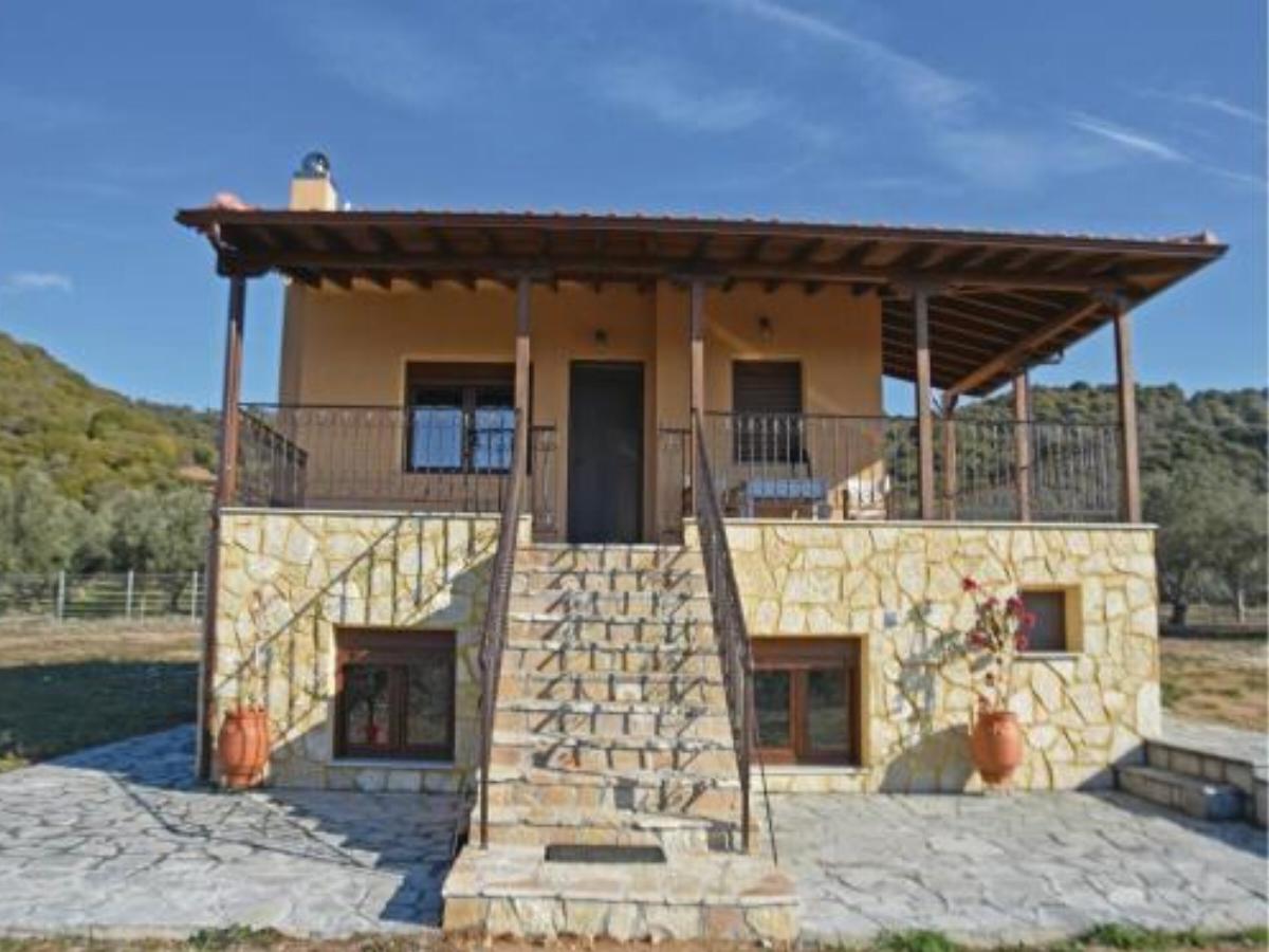 Four-Bedroom Holiday Home in Chiliadou Hotel Develíkia Greece