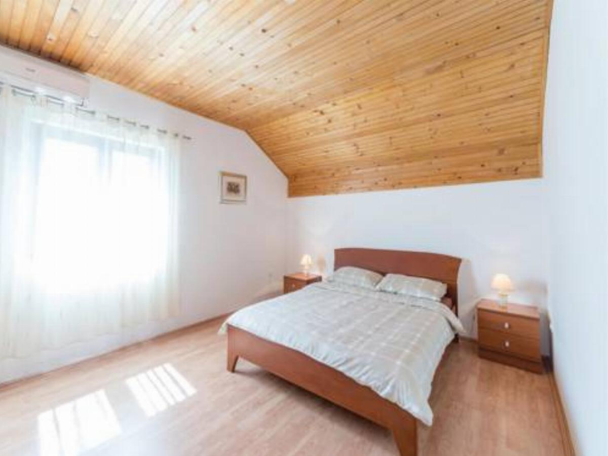 Four-Bedroom Holiday Home in Lisicic Hotel Lisičići Croatia