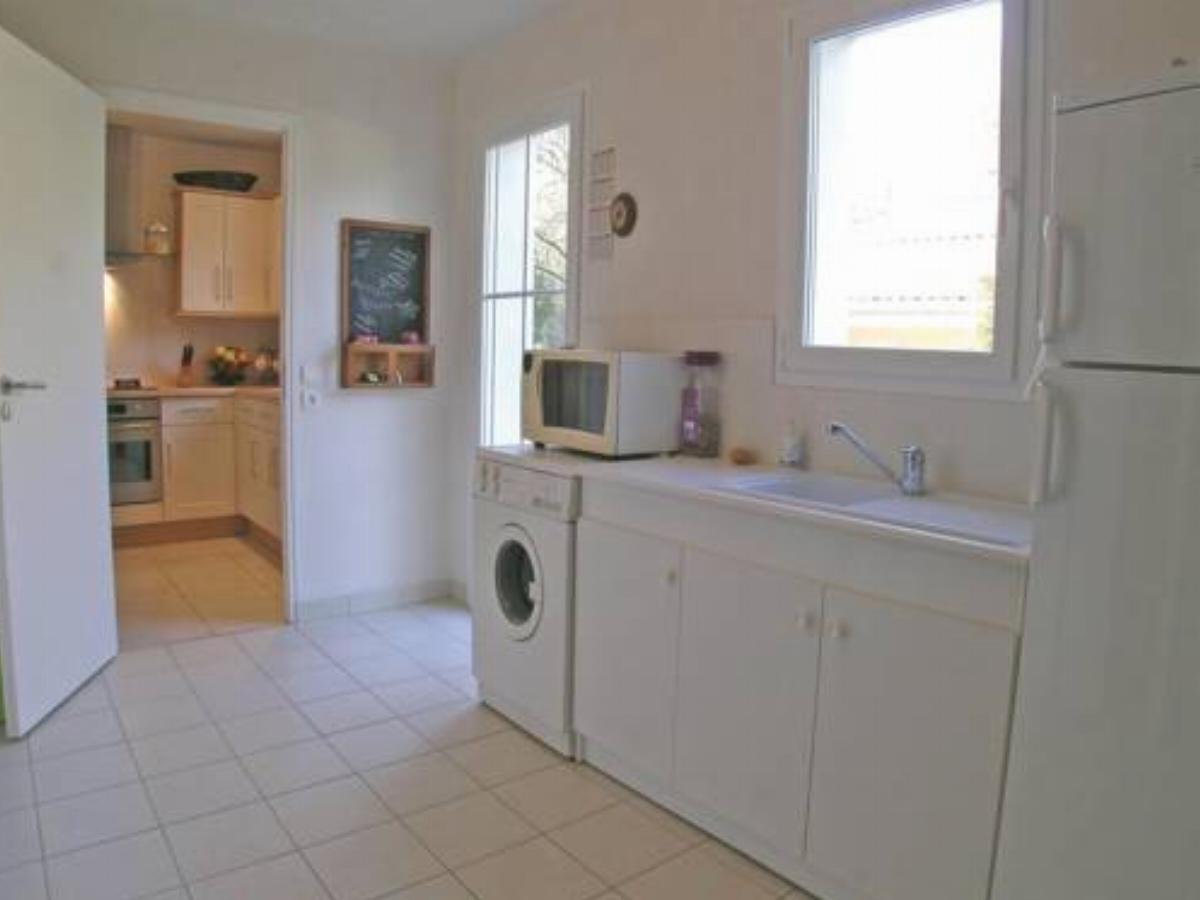 Four-Bedroom Holiday home Longeville Sur Mer with a Fireplace 08 Hotel Longeville-sur-Mer France